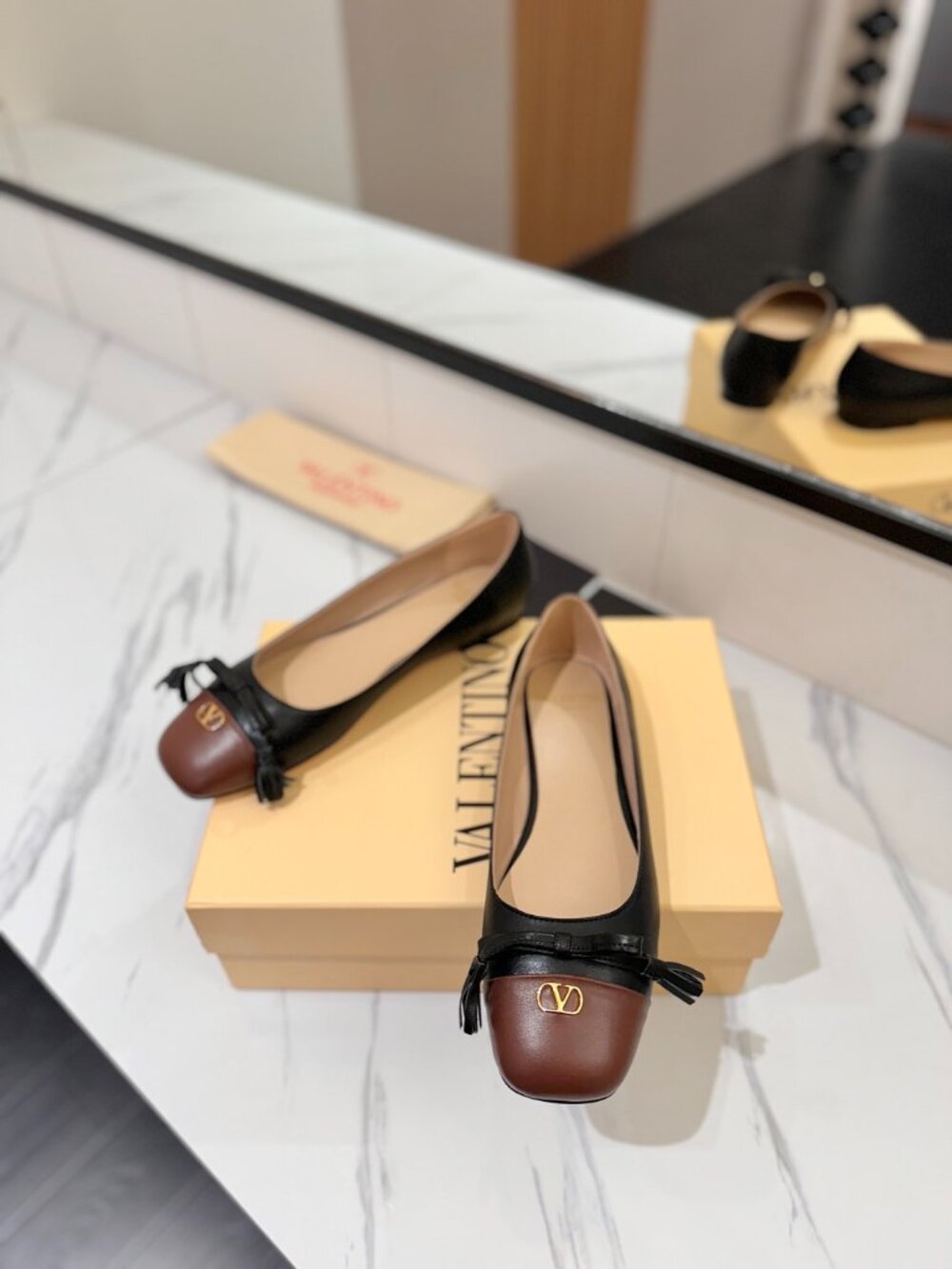 Valentino VLogo Bow Ballet Flats - Picture 5 of 8
